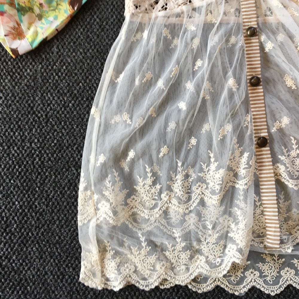 Gimmicks top
